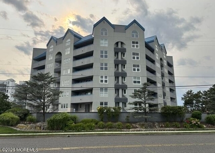 300 Ocean Avenue N - Photo 1