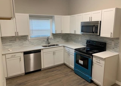 821-823 W Day Street - Photo 1