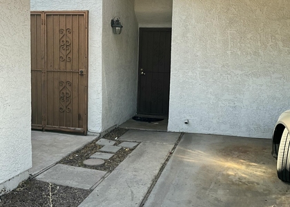 5122 E Edgemont Avenue - Photo 1