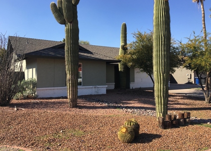 6530 S Farmer Avenue - Photo 1