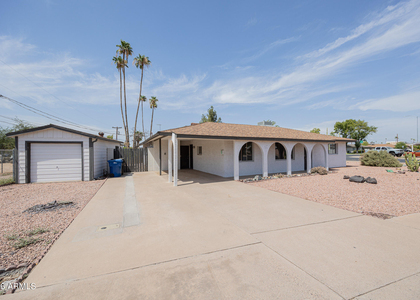 1140 W 7th Street - Photo 1