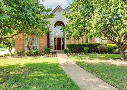 801 Camelot Court - Photo 1
