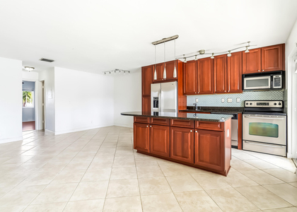 2895 Ne 32nd Street - Photo 1