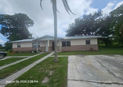 2572 Seneca Avenue - Photo 1