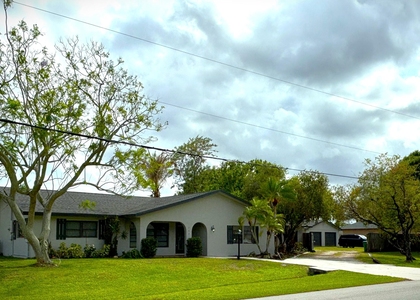 202 Sw Crescent Avenue - Photo 1