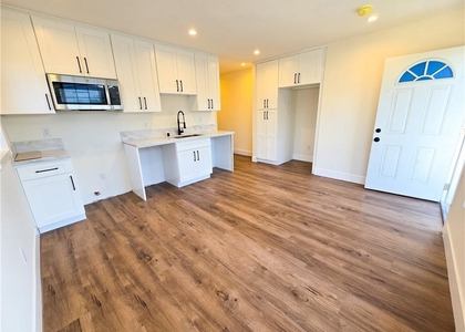 1924 W 52nd Street - Photo 1