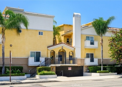 5521 Kester Avenue - Photo 1