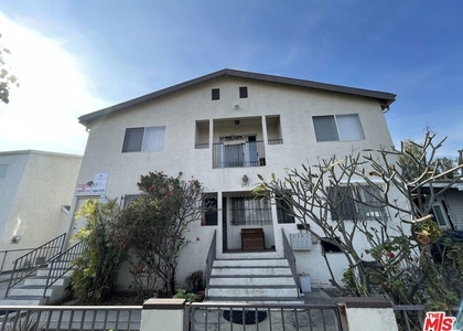 941 N Kingsley Drive - Photo 1