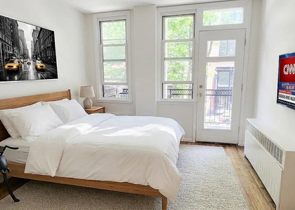 270 West 25th Street - Photo 1
