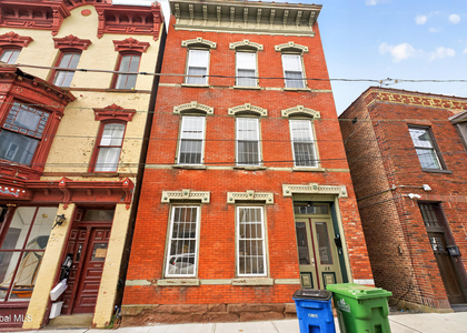 28 White Street - Photo 1