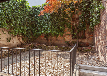 315 E Houston Street - Photo 1