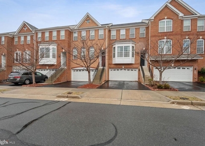 43248 Mitcham Square - Photo 1