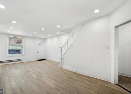 558 E Herman Street - Photo 1