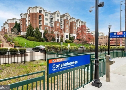 200 W Elm Street - Photo 1