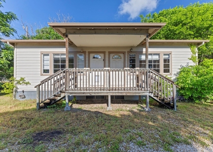 108 W Austin St - Photo 1