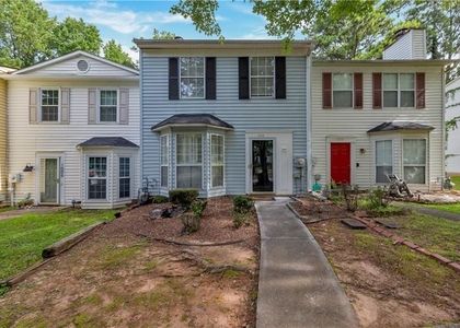 1008 Huntington Trace Se - Photo 1