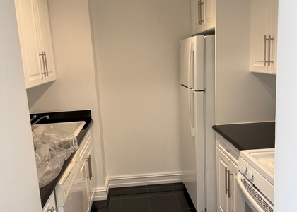 W 52nd St / 8th Avenue - Photo 1