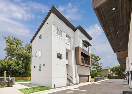 1032 W 17th Street - Photo 1
