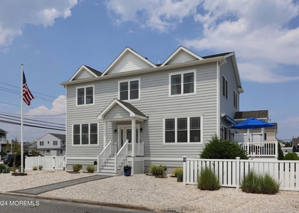1607 Baltimore Avenue - Photo 1