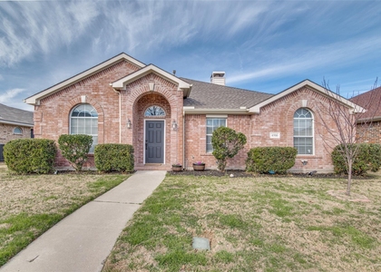 4916 Auburn Drive - Photo 1