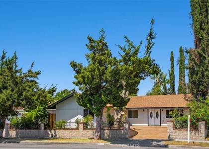 24541 Penfield - Photo 1
