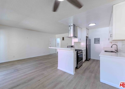 1426 S Orange Grove Avenue - Photo 1