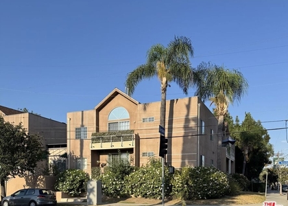 5620 Yolanda Avenue - Photo 1