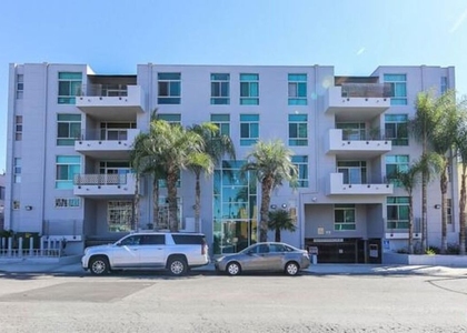 332 S Oxford Avenue - Photo 1