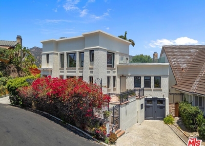 2700 Glendower Avenue - Photo 1
