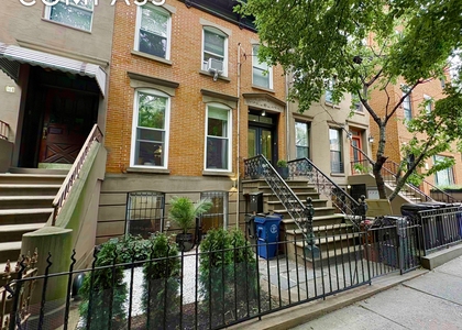 Clinton Street - Photo 1