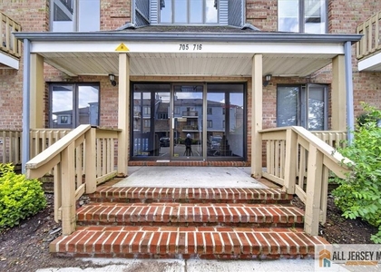 710 Peach Street - Photo 1