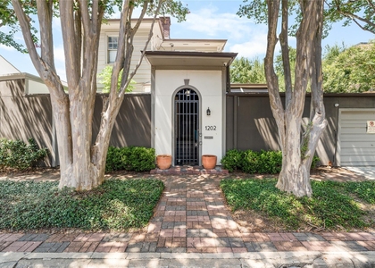 1202 Hawthorne Street - Photo 1