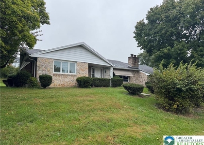 1035 Ridge Avenue - Photo 1