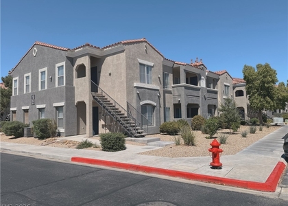 10245 S Maryland Parkway - Photo 1