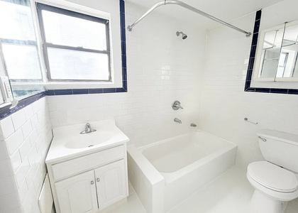 200 Allen st #8R - Photo 1