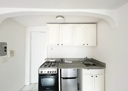200 Allen st #8R - Photo 1