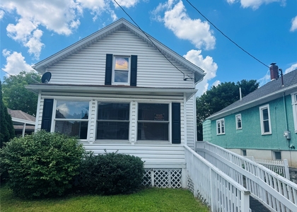 113 Hayes - Photo 1