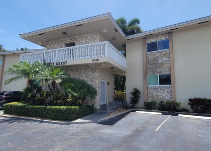 2110 Ne 39th Street - Photo 1