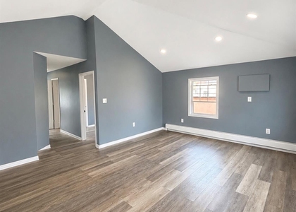 14308 Farmers Boulevard - Photo 1