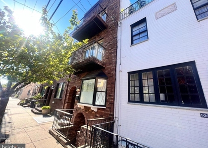 924 Catharine Street - Photo 1