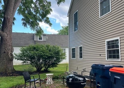39 Van Leer Avenue - Photo 1