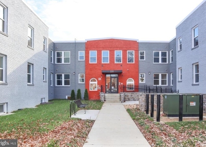 220 Hamilton Street Nw - Photo 1