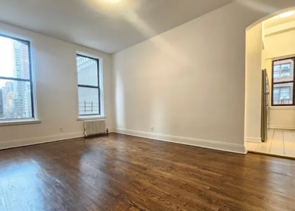 E 55 St - Photo 1