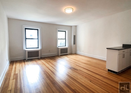 East 65 Street - Photo 1