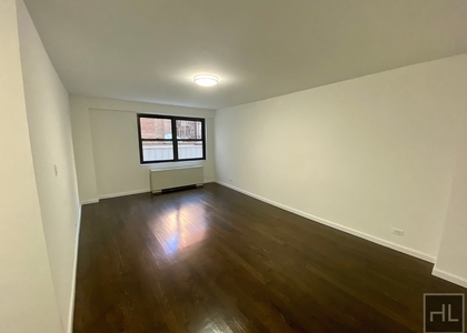 E 16 St - Photo 1