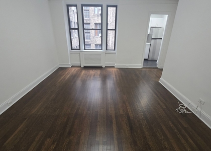 East 46 Street - Photo 1