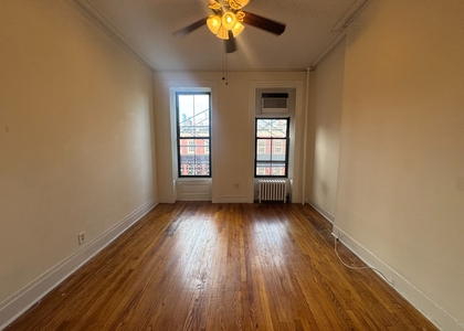 200 West 10th Street - Photo 1