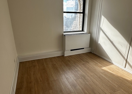 West 34th Street - Photo 1