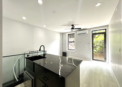 Stanton Street - Photo 1