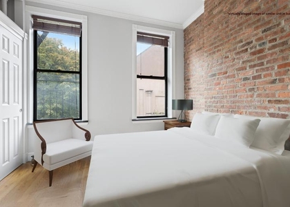 Mott Street - Photo 1